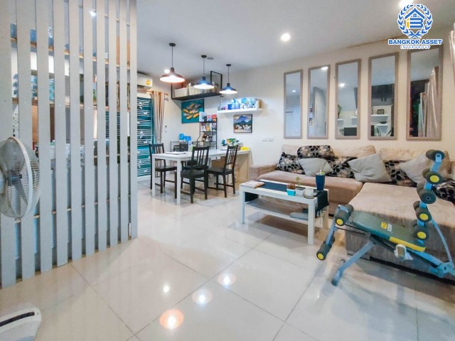 *****ทาวน์เฮ้าส์มือสองย่านนนทบุรี ม.วิลเลตไลท์ ราชพฤกษ์-ปิ่นเกล้า บนเนื้อที่ 20.5 ตร.ว. ฟังก์ชัน 3 ห้องนอน 2 ห้องน้ำ 2 ที่จอดรถ บ้านสวย พร้อมอยู่ ของแถมเพียบ! เดินทางสะดวก ใกล้จุดขึ้นทางด่วน "ศรีรัช" และรถไฟฟ้าสายสีแดงอ่อน "สถานีตลิ่งชัน"